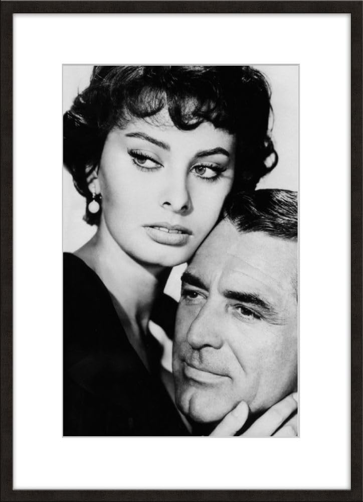 artissimo gerahmtes Poster 50x70 cm Sophia Loren & Cary Grant PE6583-SC – Schwarz-Weiß Bild mit Rahmen, Kunstdruck mit Passepartout, Hollywood Stars Wandbild Vintage Hochformat