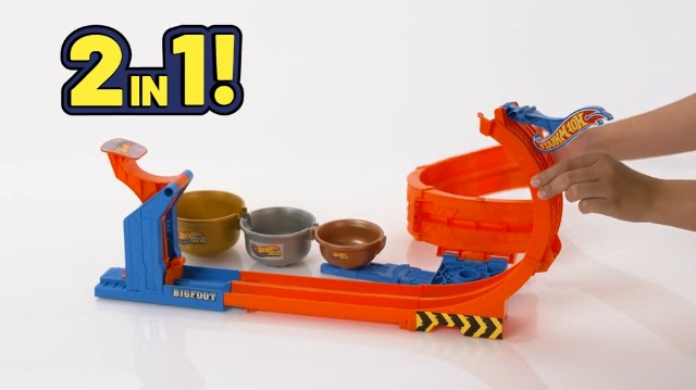 Amazon.com: Hot Wheels Monster Trucks Toy Truck & Track Set, Loop