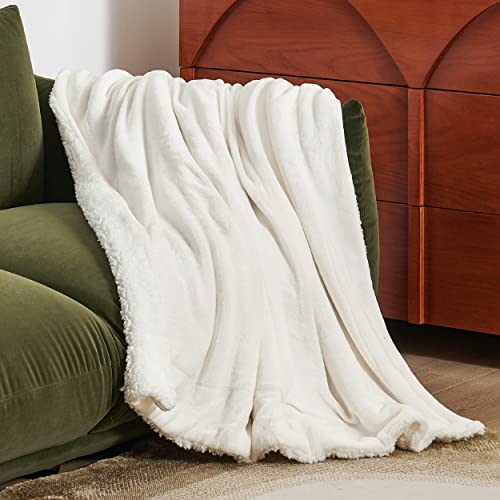 Bedsure Sherpa Fleece Throw Blanket, Thick and Warm - Image 3