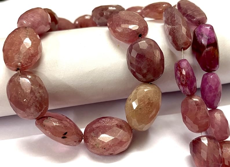Perles saphir rose naturel 10-14mm pour créer vos colliers d'été élégants