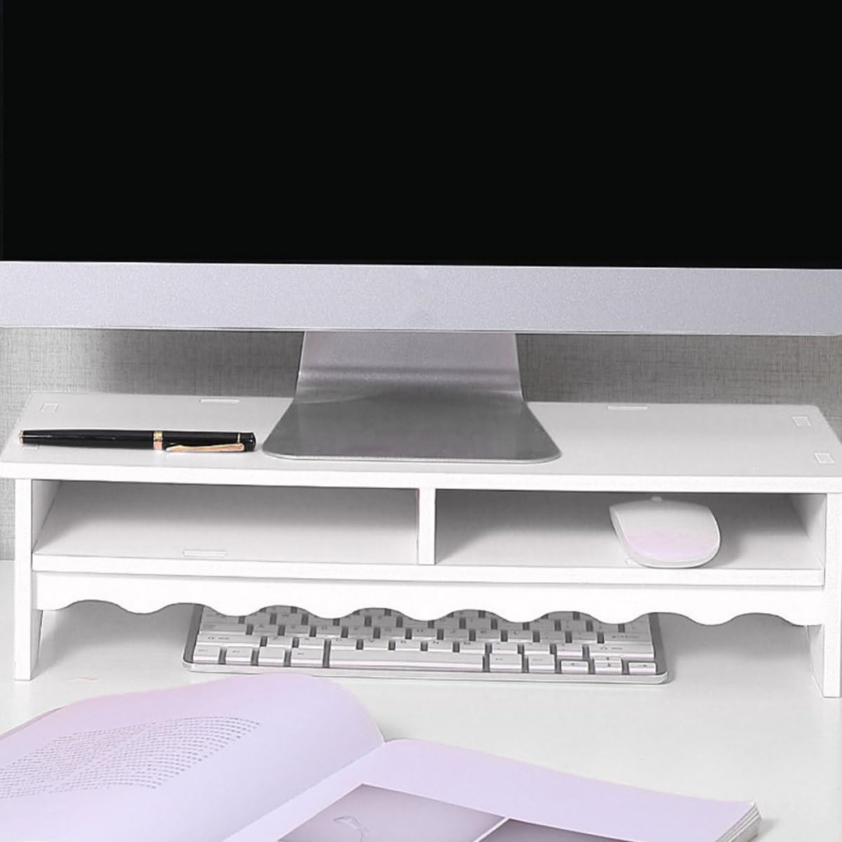 Supporto per Monitor da Tavolo Bianco con Ripiano Organizer | Composito Pvc Legno-plastica, Capienza Ampia, Uso Ufficio, Struttura Stabile per Impiego Prolungato