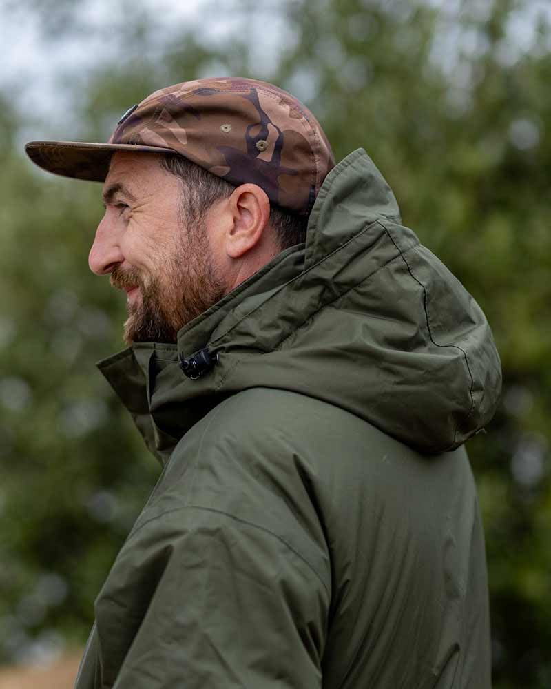 FOX Collection Winteranzug, Grün, Größe L, Thermojacke und Hose, wasserdicht, mit Fleece gefüttert, Reißverschlusstaschen, interne Brusttasche, verstellbare Kapuze und Passform, verstärkte Knie, Code