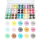 【Material de resina natural】 Los botones de resina para manualidades están hechos de resina de alta calidad, con textura ligera, colores brillantes, bordes lisos y lisos, no tóxicos e insípidos, y no dañarán la ropa. Resistente al desgaste, no es fácil de desvanecer y deformar, y es duradero.