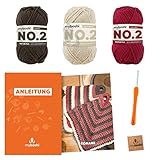 Basics: Bei einer Lauflänge von 100m auf 50g ist das No.2 Garn sehr leicht und fein. Es ist bis zu 60 Grad waschbar, formstabil, hautfreundlich und speichelecht.