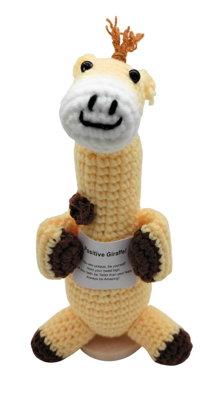 Girafe au crochet mignonne de 17,8 cm : une dose de bonheur et d'inspiration au bureau