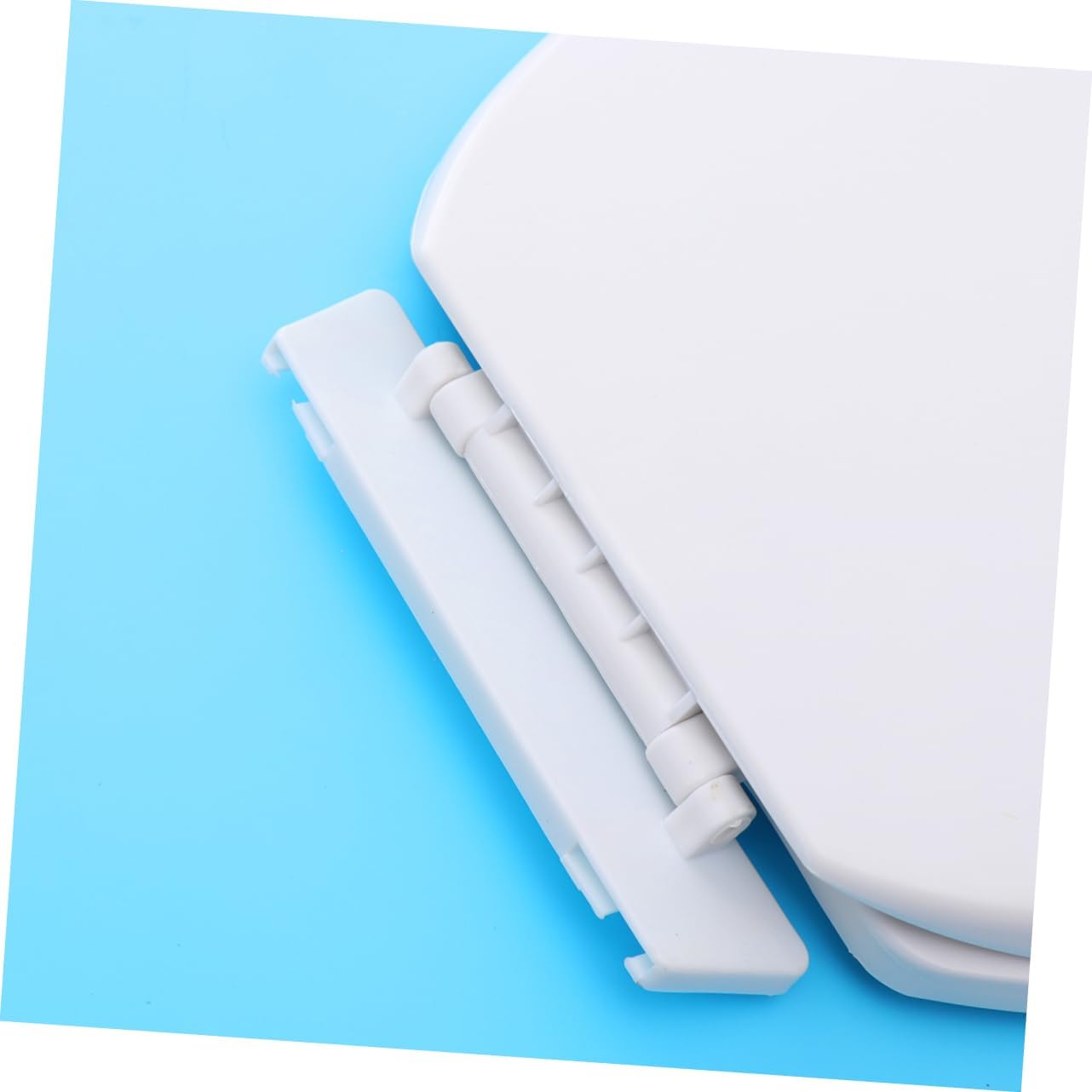 Thick Shaped PP Toilet Seat Cover for Home Hotel Easy to Clean Bathroom Lid Sturdy Hinges Lightweight Design for Standard Toilets