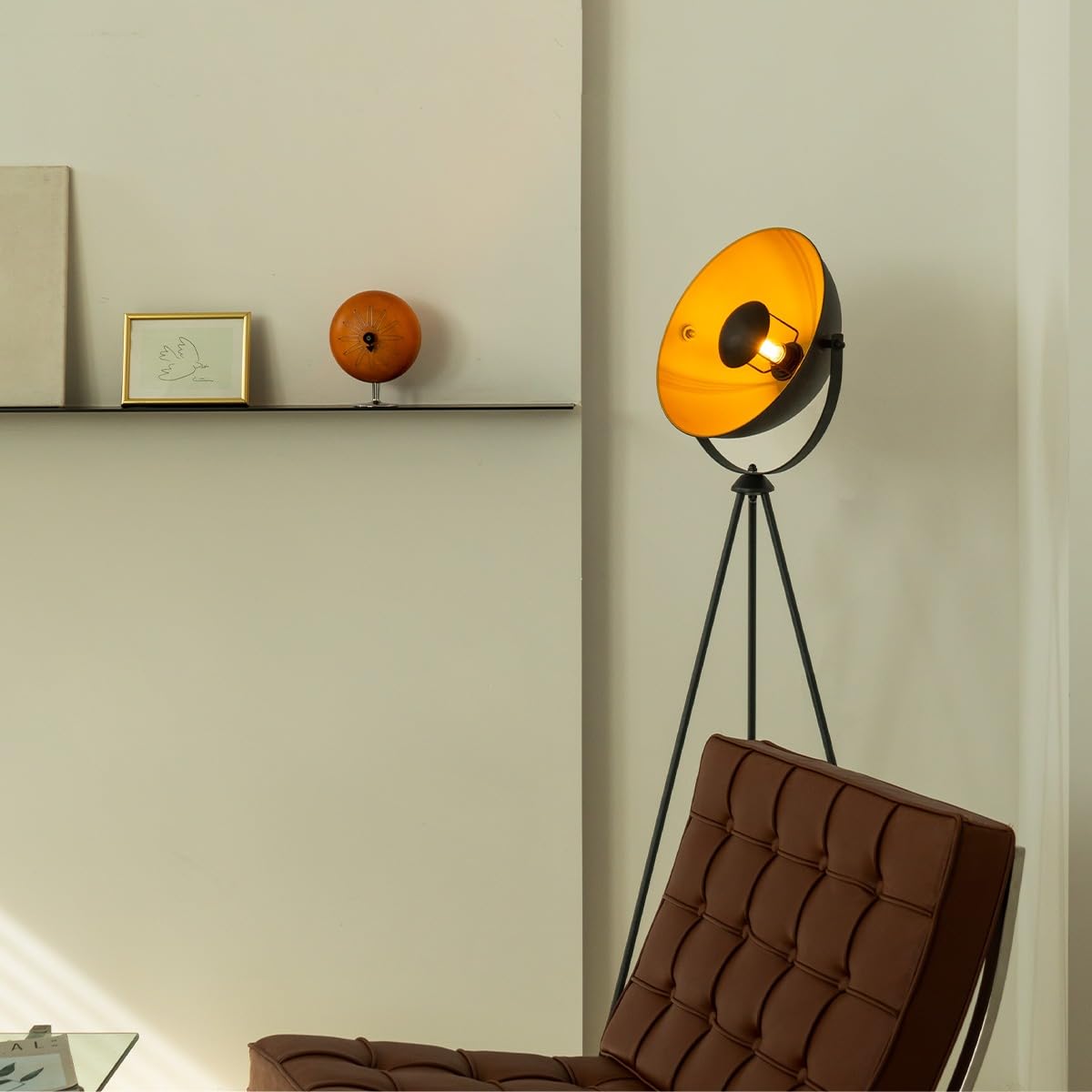 Home Sweet Home Lampada da terra a treppiede industriale, stile retrò nero e oro con faretto vintage, altezza 148 cm in metallo per soggiorno e camera da letto, lampadina inclusa