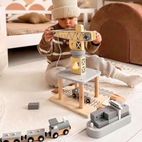 Mamabrum Hafenkran Spielset mit Magnetwinde, Holz-LKW, Lokomotive, Waggons, Frachtschiff & 12 Container - Lehrreiches Holzspielzeug für Kinder ab 3 Jahren (20 Teile)