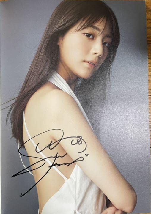 Amazon.co.jp: 貴島明日香1st写真集あすかしき。 直筆サイン入り