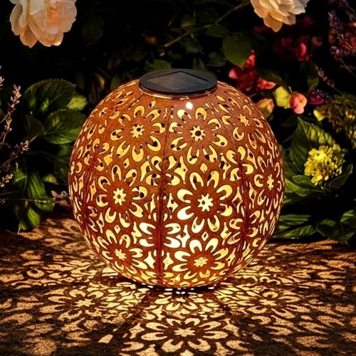 Spetebo Boule de jardin solaire en métal aspect rouille – Ø 20 cm – Boule décorative LED avec piquet – Lampe de décoration de jardin blanc chaud pour...
