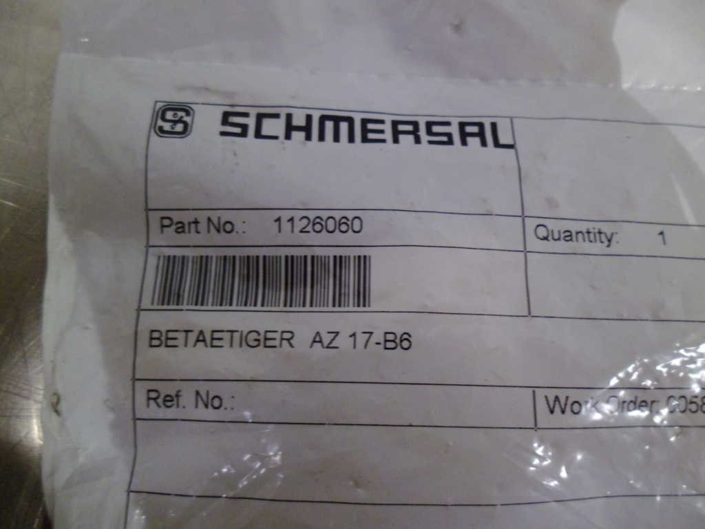 SCHMERSAL AZ17-B6 Keyed Interlock Switch