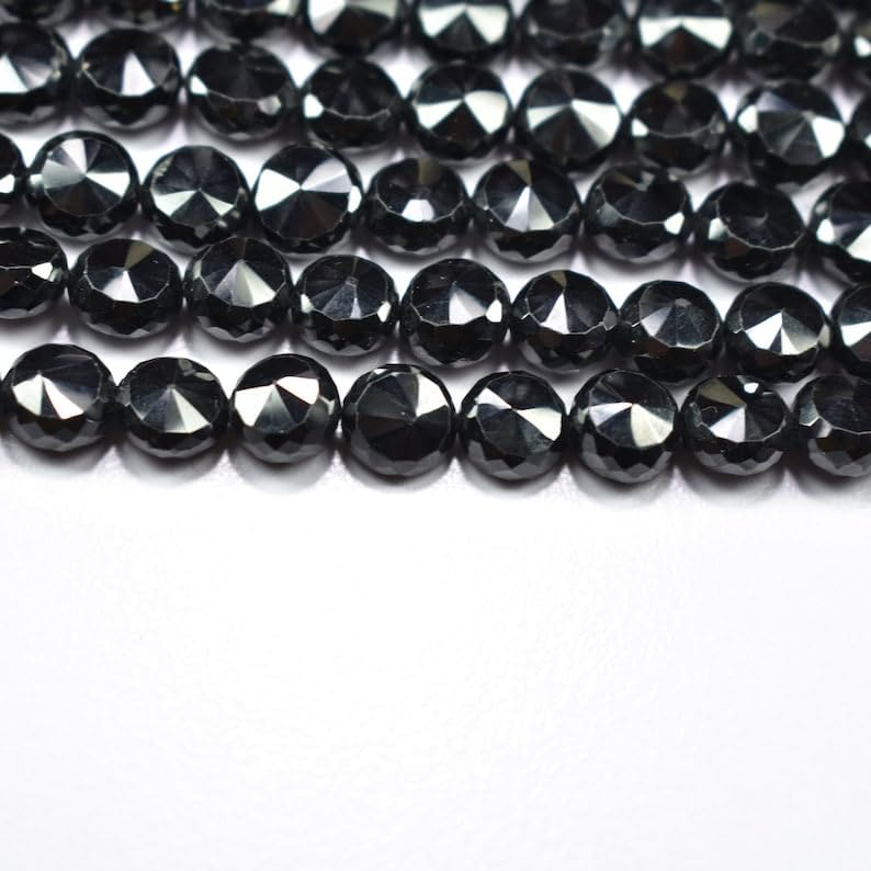 Spinelle noire naturelle 8mm : perles facettées authentiques contre les imitations plastique