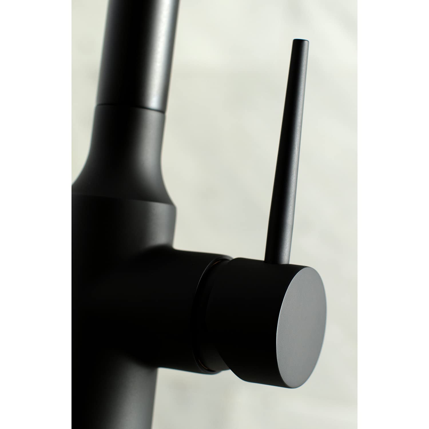 Kingston Brass LS2720NYL Grifo de cocina desplegable de una sola manija, negro mate, 8 pulgadas de alcance de boquilla