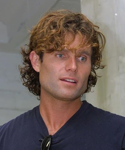 Miniatura 1 de Anthony Shriver (hermano de María) en la improvisada "Fiesta de pintura" de Romero Britto una tarde de pintura para amigos y sus familias Miami