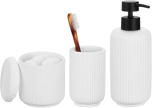 mDesign Juego de 3 accesorios de resina estriada para encimera de baño, dispensador de jabón, taza de enjuague de vaso y soporte para recipiente,
