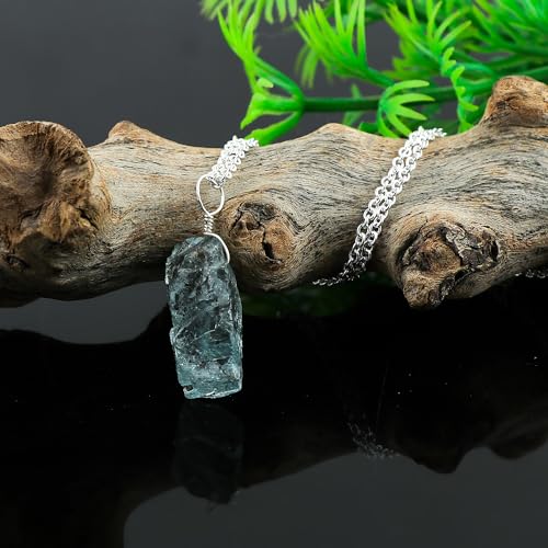 Natural-Moss-Aquamarine-Pendant-Necklace-Handcrafted-Unique-Green-Blue-Gemstone-Jewelry-Adjustable-Silver-Chain-Elegant-Design-Healing-Crystal-Rough-Stone-Gift-for-Her