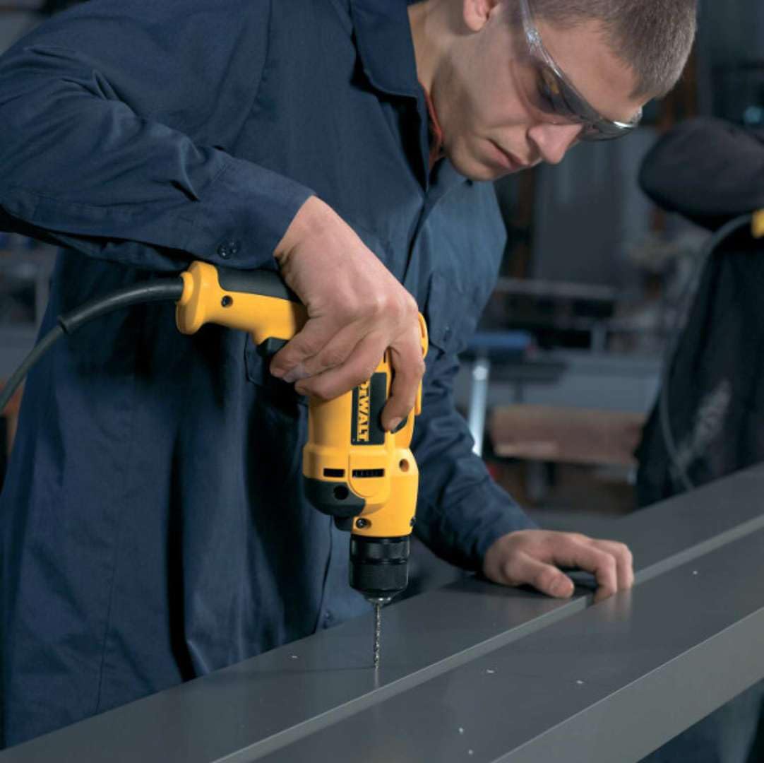DeWalt DWD112S-QS - Taladro de 701 W con 1 velocidad variable, portabrocas automáticos de 10 mm