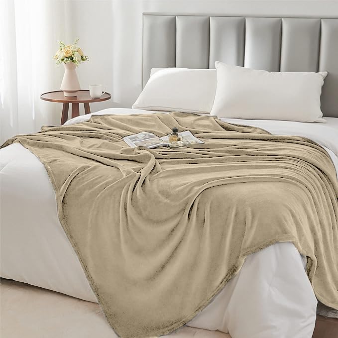ZZZMRH Luxury Mink Fleece Blanket Faux fur throw Soft Touch – Warm Fluffy Blanket Throws for Sofas, Couch, Bed Settees & Armchairs Double size Beige Throw Travel Blanket, 150x200 CM