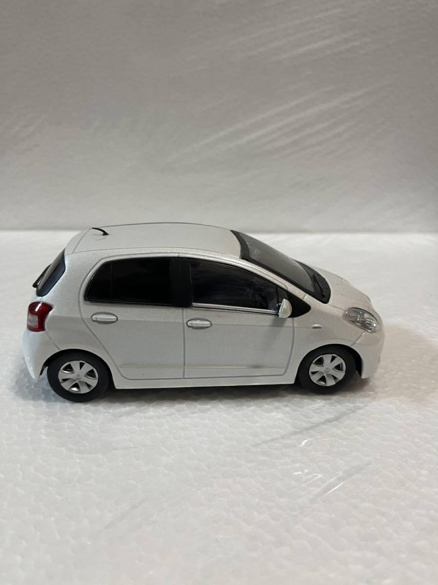 Amazon.co.jp: 1/24 2代目 ヴィッツ Vitz カラーサンプル 非売品