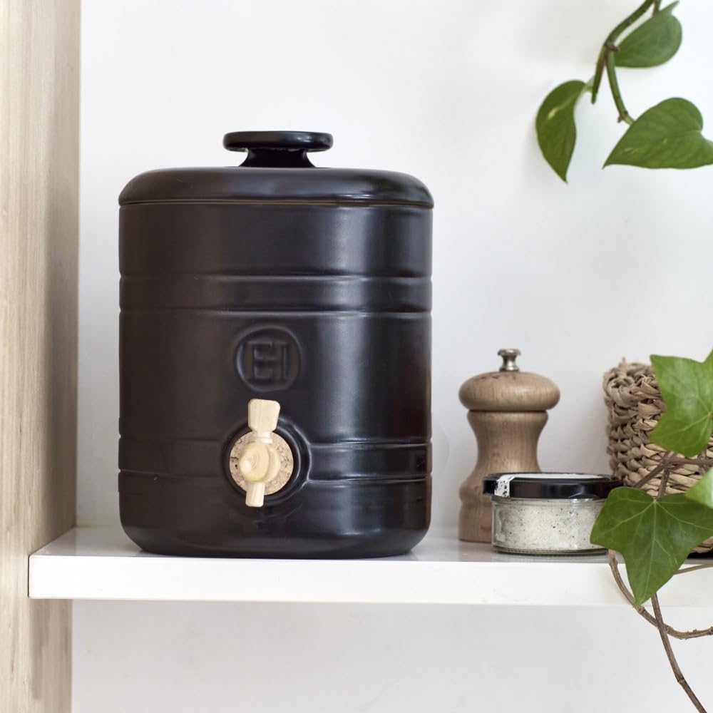 Emile Henry - Vinaigrier en céramique 2,5 L, noir mat, avec robinet en buis et bouchon liège