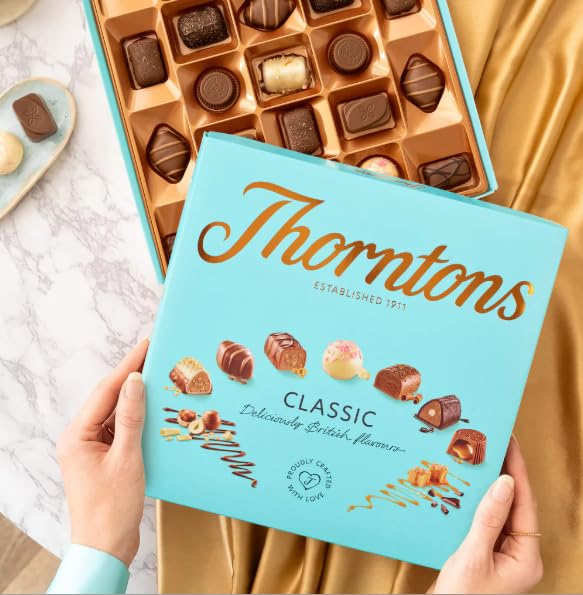 Miniatura 7 de Thorntons - Cesta de chocolate clásica, regalos de Navidad, regalos de chocolate para mujeres, hombres, leche, blanco, caja de selección de