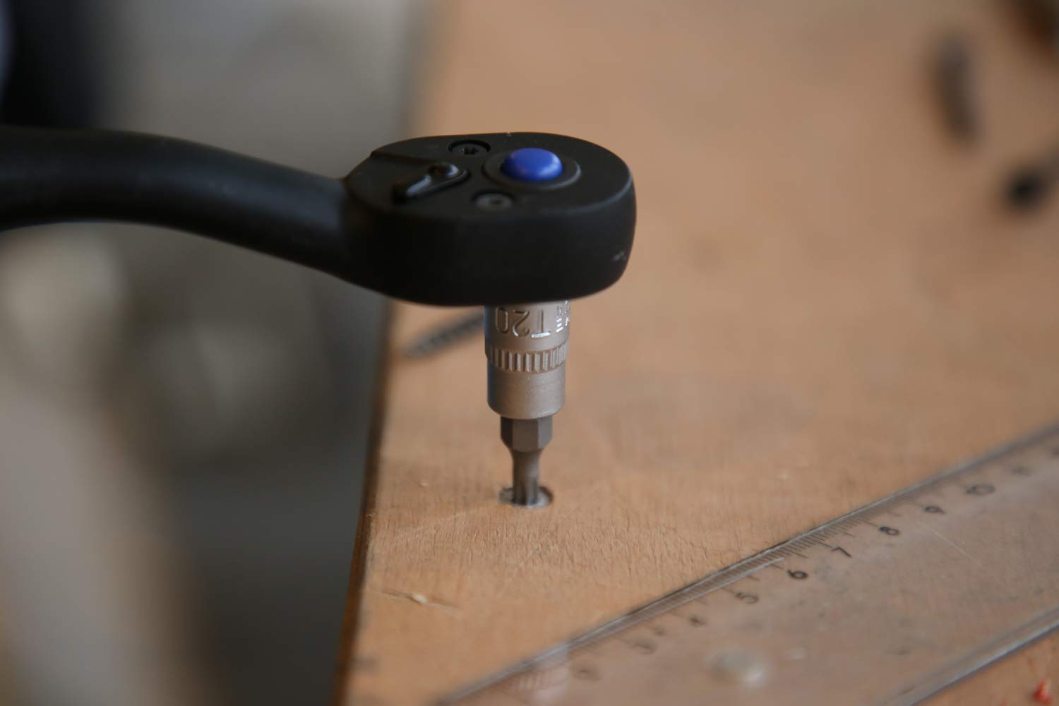 Douille Tournevis Torx 15 Percé 1/4'' - KS Tools - Pour Vis Torx - Chrome