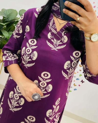Image of Rangnavi Women's Floral Printed Stright Kurta with Pant & Dupatta Set | Kurta set