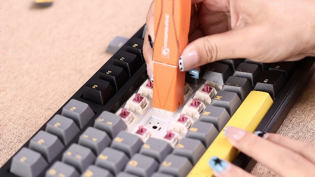 Amazon | MAMBASNAKE メカニカルキーボード キー抜きシャフト抜き2in1