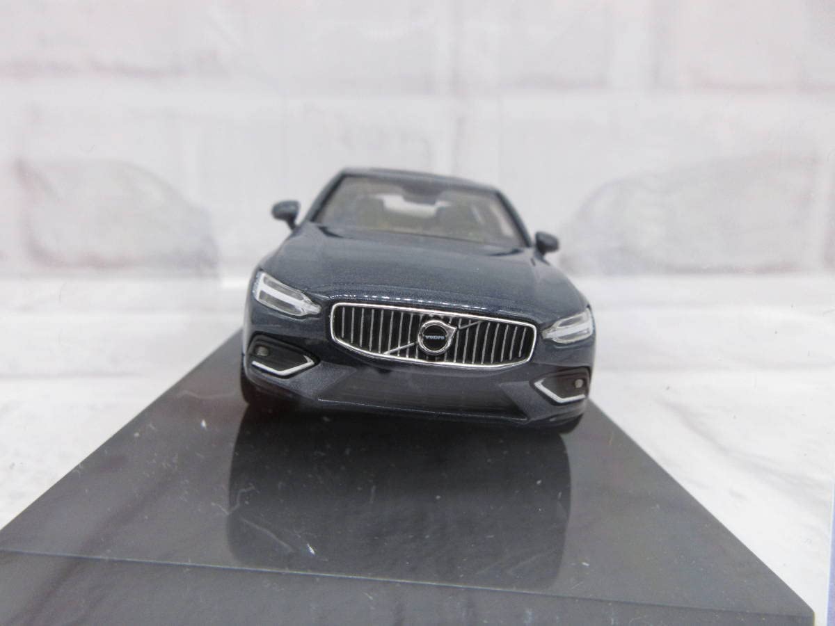 ディーラー特注　volvo s90 1/43 モデルカー Volvo S90 revealed from all angles via a 1:43 scale model