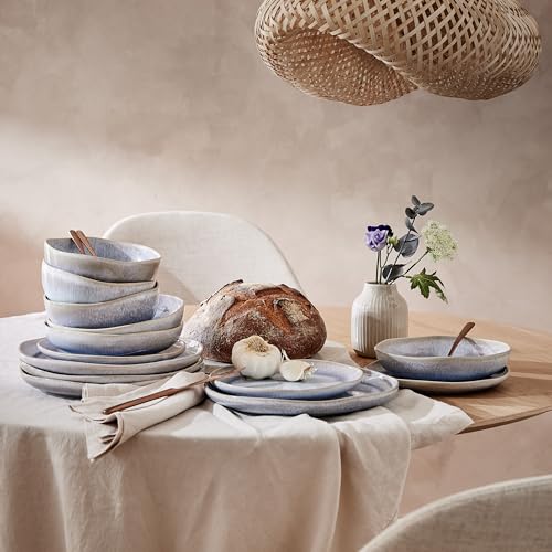BUTLERS Geschirrset 6 Personen HILDA 24-tlg. Steingut Geschirr blau Tafelservice Landhaus | Speiseteller Frühstücksteller 6er Set, Schüssel Set, Pastateller | Mikrowellen- & spülmaschinenfest