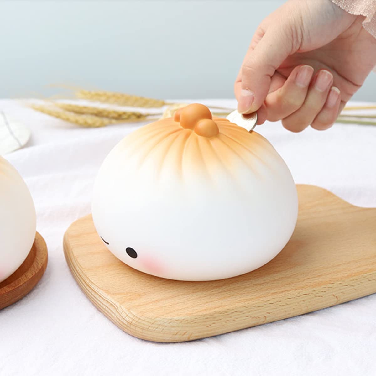 Amazon.co.jp: SAKUSHO貯金箱 貯金玩具 肉まんじゅう バンクコイン かわいい 500円玉貯金箱 硬貨 貯金 小銭 韓国おしゃれ  おこづかい プレゼント 幸運 縁起 雑貨 ins映え インテリア (M/約17×13cm 口径*1cm 口の長さ*4cm) : おもちゃ