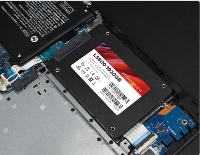 Image of Lenovo LS800 NAND SATA SSD 240 GB, 3 Years Warranty, 6.35 cm (2.5-inch)