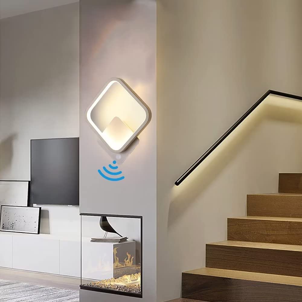 Wandlampe mit Bewegungsmelder Innen LED 18W Modern Wandleuchte aus Aluminium Weiß Wandlicht mit Bewegungssensor 3000K Wandbeleuchtung für Flur Korridor Treppenhaus Balkon Wohnzimmer Schlafzimmer Lampe