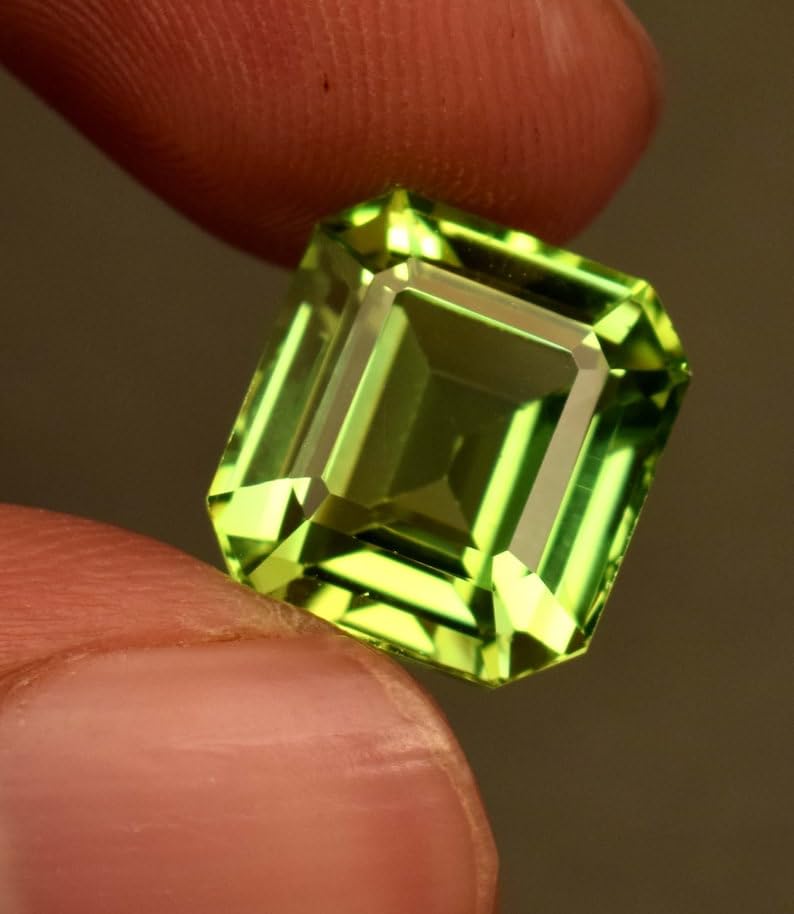 Saphir vert d'exception de forme émeraude facettée pour joaillerie artisanale - 2