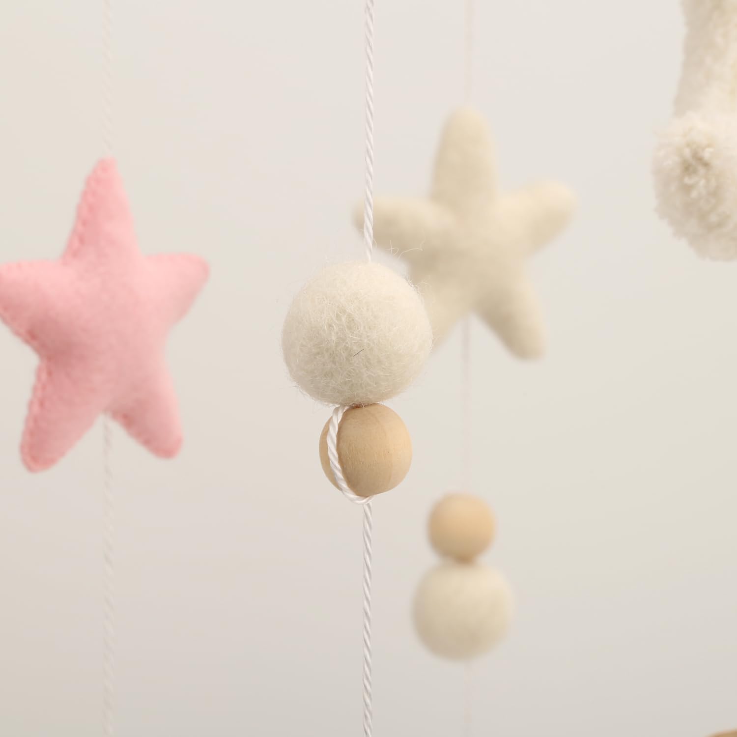 Cloud Mobile per culla – Una nuvola fatta a mano per culla con luna e stelle rosa