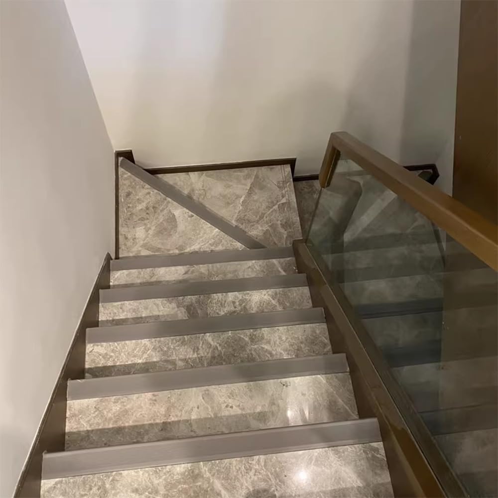 Borde De Escalera Suave 150cm Autoadhesivo Tiras De Goma En Forma De L, Borde De Escalera Impermeable, Protector De Borde De Escalera De Vinilo para Escalones De Madera(Blue,33ft-10m)