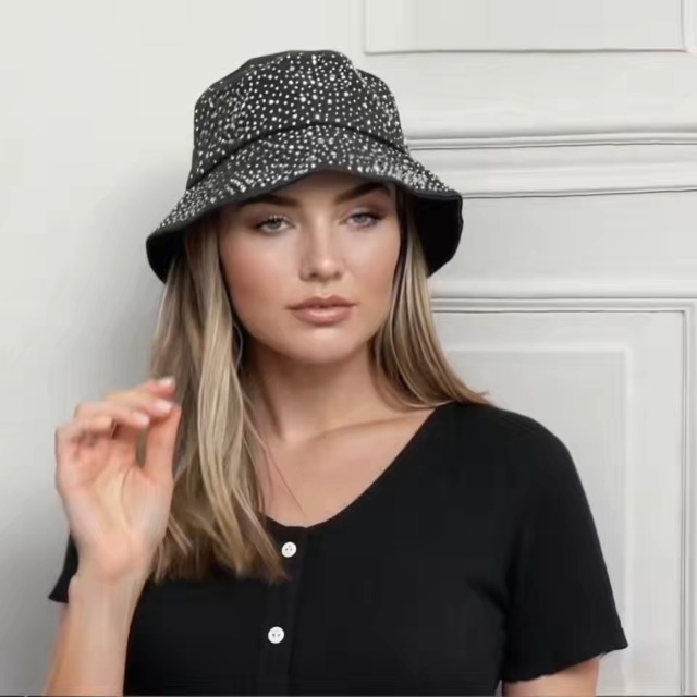 Sombrero tipo Bucket con pedrería para mujer miniatura 7