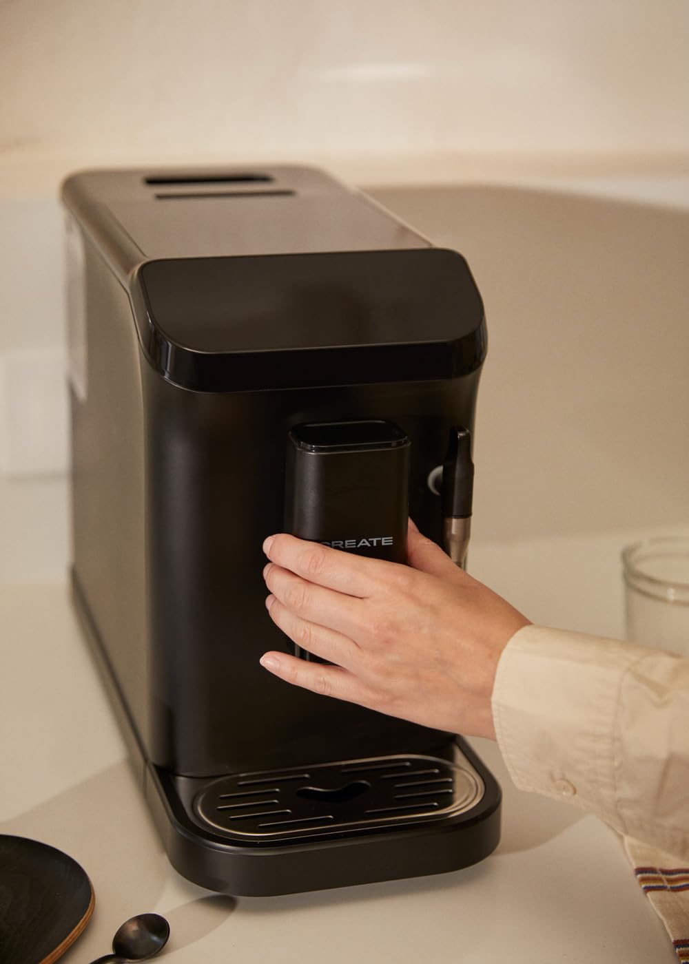 CREATE / THERA MATIC TOUCH/Kaffeevollautomat in Schwarz / 20 bar, 1.5L Tank, 180g Bohnenbehälter, Dampfarm, Touch-Bedienfeld, Selbstreinigungsfunktion, 1350W