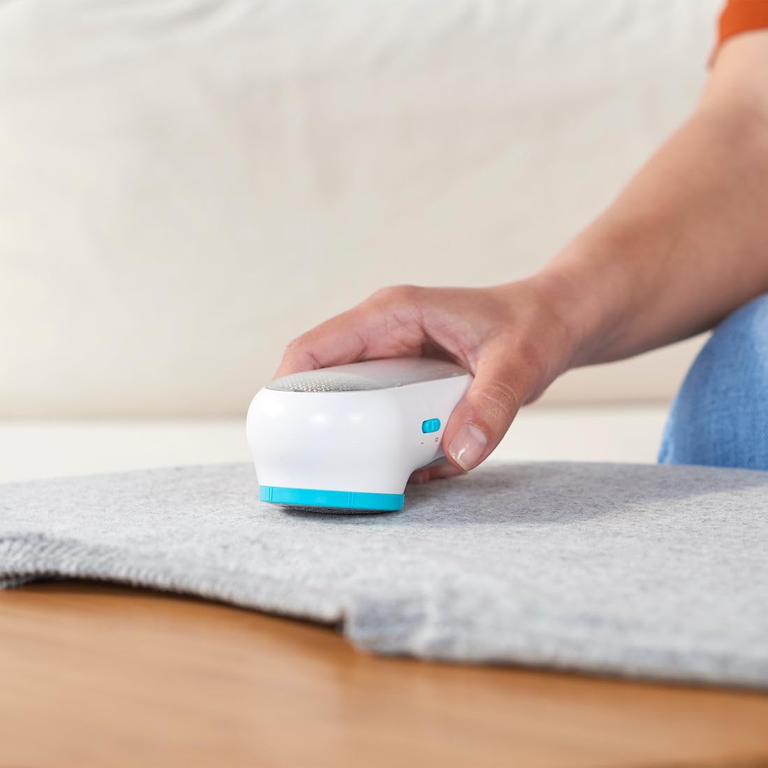 Taurus Perfect Complet Pro Lint Remover, 40 Minutes Running Time, USB Charger and Battery, Removable Tank, Suitable for All Fabrics, Ergonomic, Automatic Fast Level, Ni-Mh Battery 600 mA Taurus Perfect Complet Pro Lint Remover, 40 Minutes Running Time, USB Charger and Battery, Removable Tank, Suitable for All Fabrics, Ergonomic, Automatic Fast Level, Ni-Mh Battery 600 mA