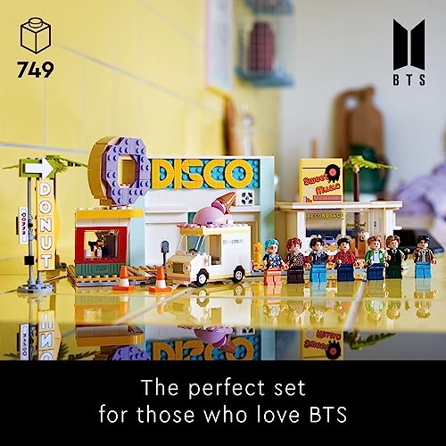 Ideas BTS Dynamite 21339 Model Kit per Adulti, Idea Regalo per BTS Fun con 7 Minifigure della famosa band K-pop, Caratteristiche RM, Jin, Suga, j-Hope, Jimin, V e Jung Kook - Lego - Immagine 1