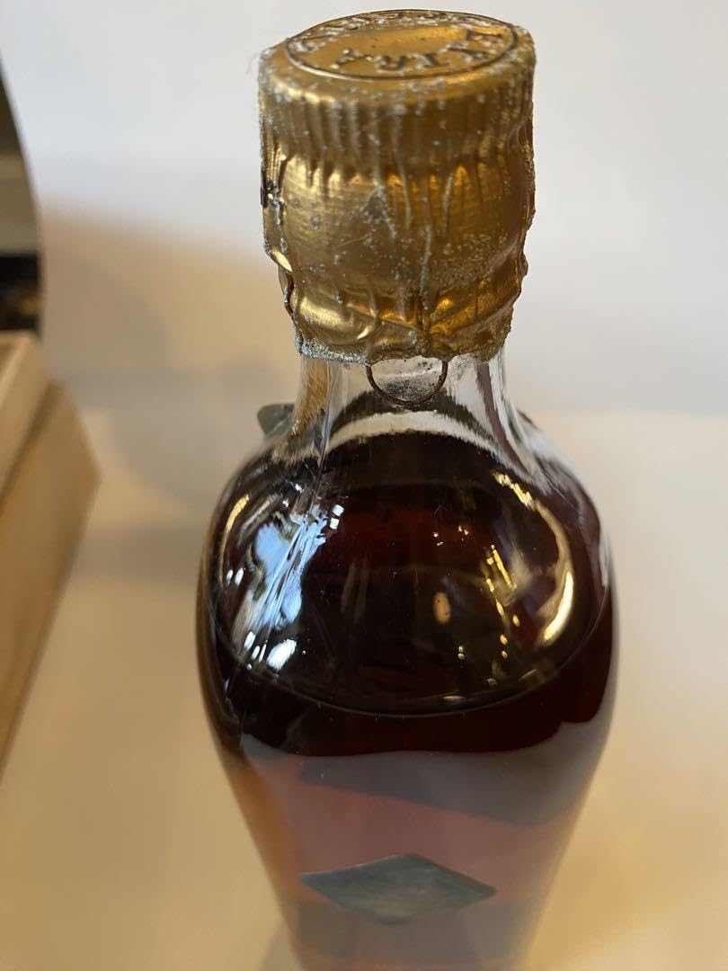 Amazon.co.jp: 古酒 ジョニーウォーカー コルク 針金 木箱 : 文房具  