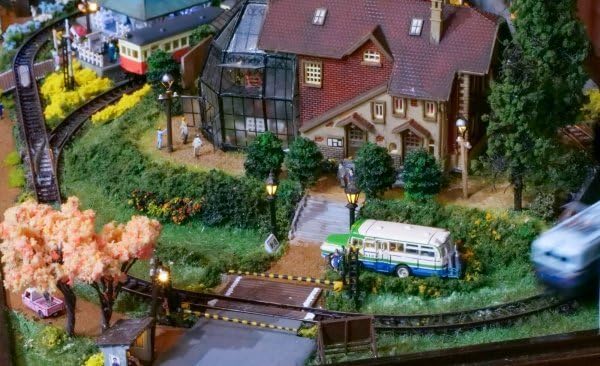 Amazon.co.jp: Nゲージ・ジオラマ「研究所のある町」／架空の精密研究
