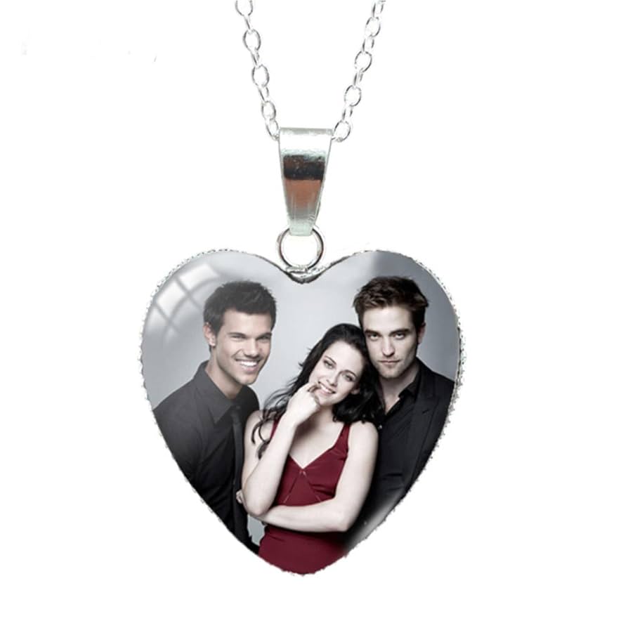 Amazon.co.jp: 新しいトワイライト映画ベラエドワードジェイコブ