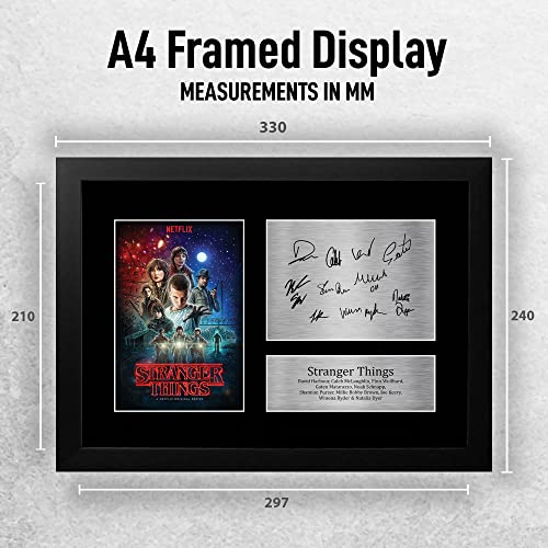 HWC Trading Strange Hawkins Thing Cast Millie Bobby Brown Geschenke Gedrucktes Signiertes Autogramm Foto für Fans von Fernsehn Memorabilien - A4 Gerahmt
