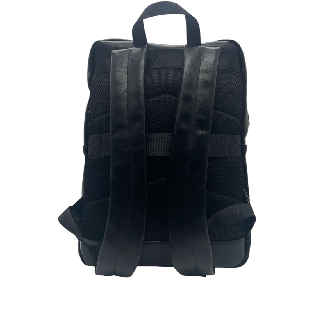 Aeronautica Militare Zaino in pelle doppio scomparto uno porta PC ed uno accessoriato, spallacci regolabili. La particolare lavorazione del pellame conferisce al prodotto un gusto affascinante ed intr