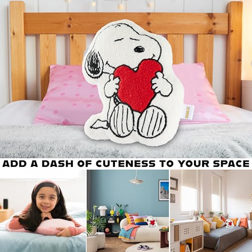Get Trend Peanuts Snoopy 3D Kuschelkissen für Kinder & Erwachsene, Fleece Plüsch Sofakissen, Deko für Couch & Schlafzimmer, Kawaii Geschenke (Weiß Snoopy, L34.5 x W25)