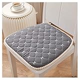 Tissu en coton : lot de 4 coussins de chaise de salle à manger avec attaches. Ces coussins d'assise pour chaises de cuisine avec attaches sont fabriqués en coton de haute qualité. Ce tissu ne bouloche pas et ne tache pas, ce qui le rend résistant. Ultra doux, doux pour la peau et respirant, ils vous apporteront un confort optimal en toute saison.