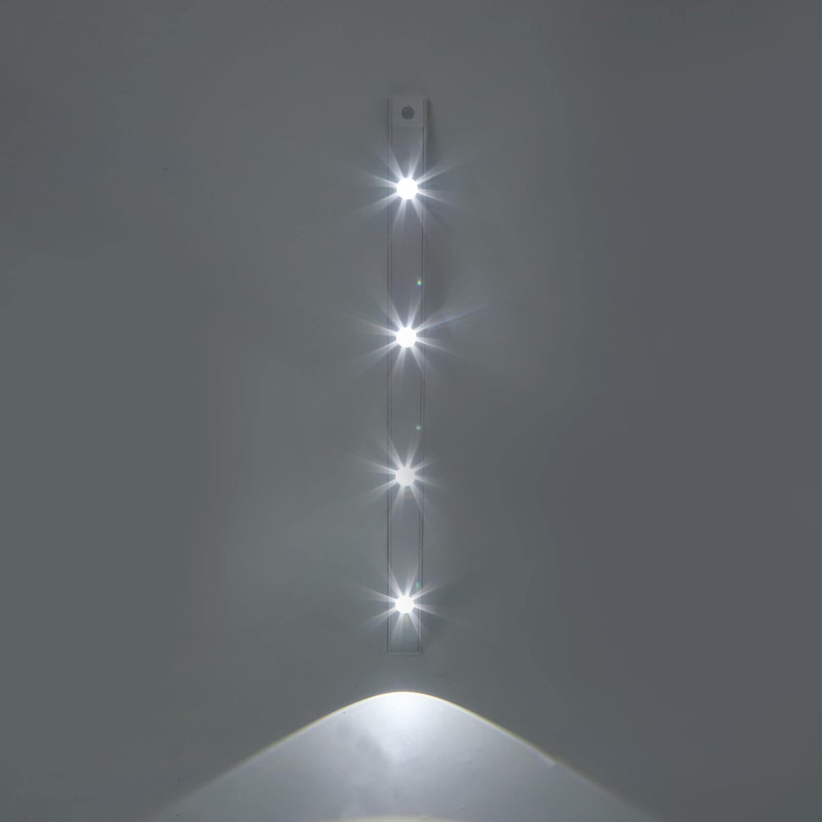 Striscia LED con sensore di movimento Striscia autoadesiva ultra sottile attivata dal movimento Striscia luminosa da letto ricaricabile tramite USB