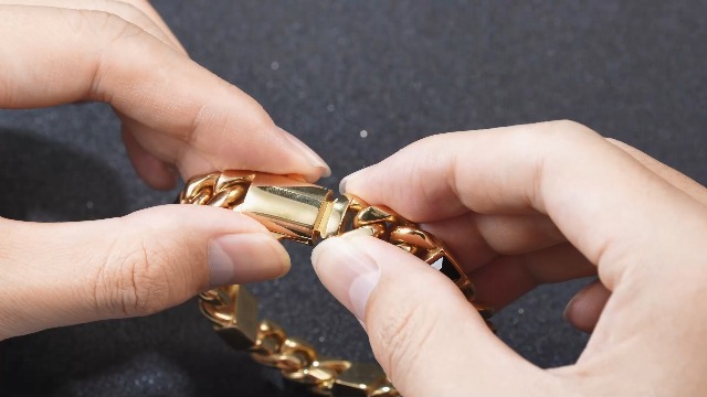 Pulsera Cuban Link 18K Oro 12mm con Onyx Negro 8in miniatura 7