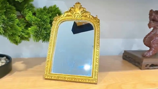 Espejo vintage ovalado para mesa con marco dorado miniatura 7